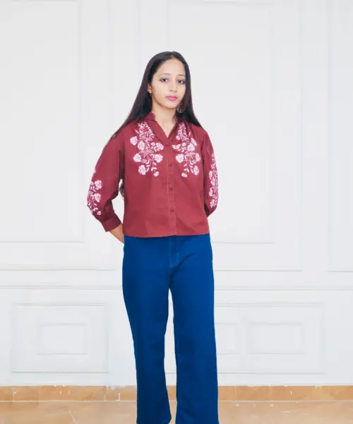 Chestnut Flora Top by Mystic Grove in chestnut brown floral print, made from 100% cotton. Sizes XS–XXL. Ideal for brunch, college wear, and city strolls.